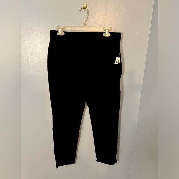 Old Navy Pants - NWT - Women’s OLD NAVY WOW Pant - Size 12